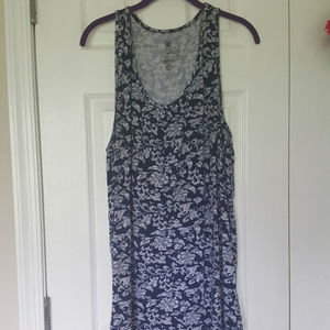 Blue and White Leaf Pattern Nightgown